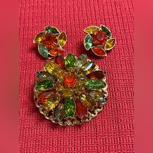 Vintage prong set rhinestone brooch and earrings set